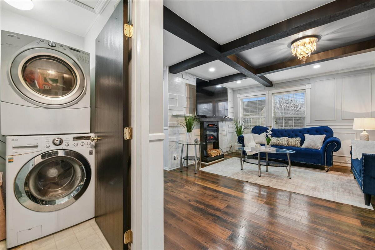 356 OGDEN FALLS Boulevard #356, Oswego, IL 60543