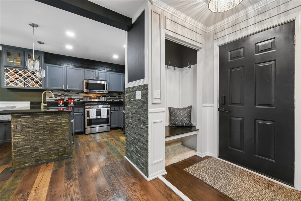 356 OGDEN FALLS Boulevard #356, Oswego, IL 60543