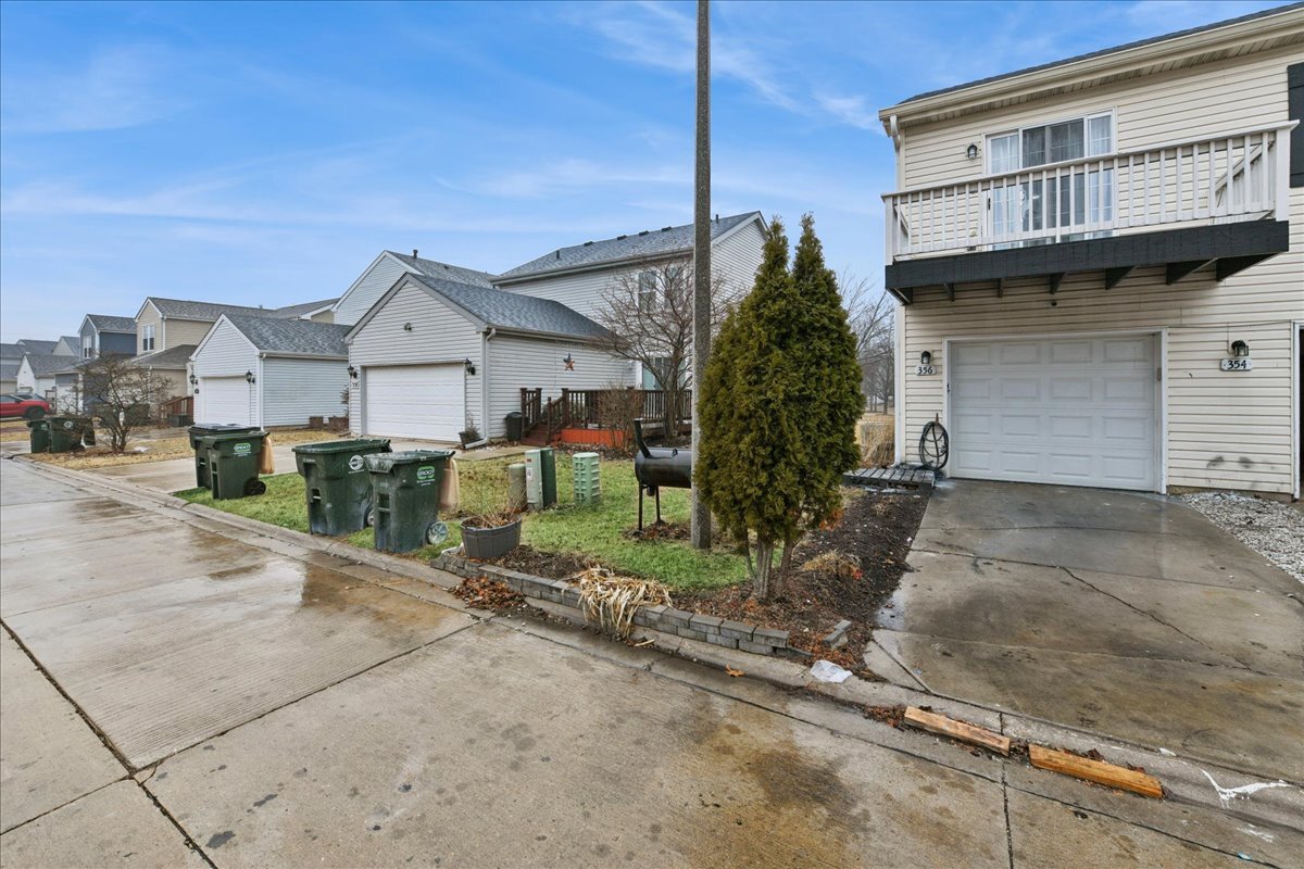 356 OGDEN FALLS Boulevard #356, Oswego, IL 60543