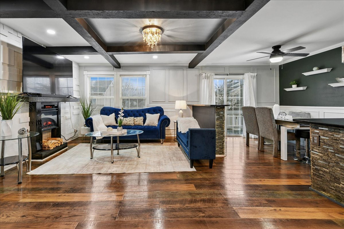 356 OGDEN FALLS Boulevard #356, Oswego, IL 60543