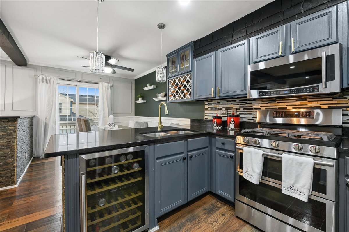 356 OGDEN FALLS Boulevard #356, Oswego, IL 60543