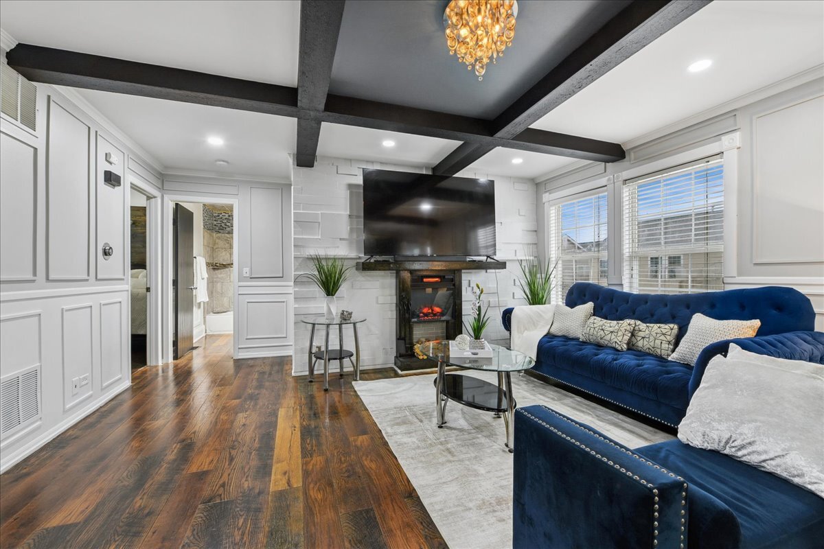 356 OGDEN FALLS Boulevard #356, Oswego, IL 60543