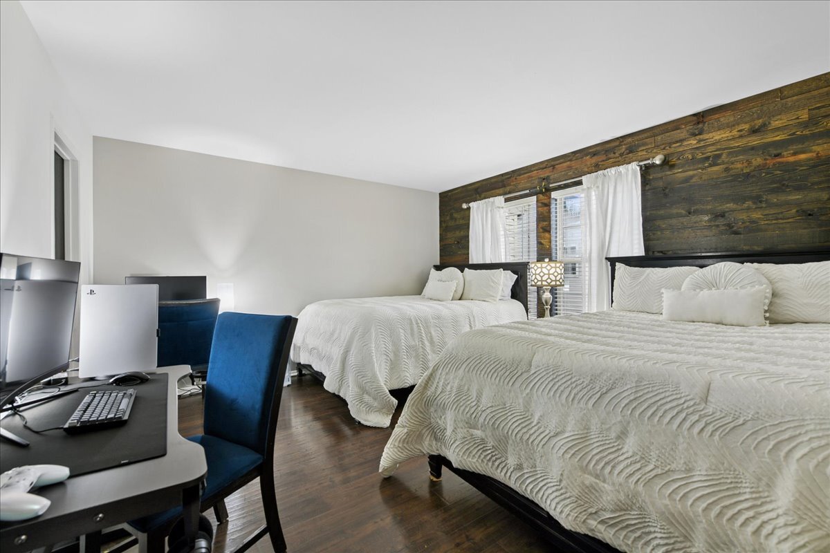 356 OGDEN FALLS Boulevard #356, Oswego, IL 60543