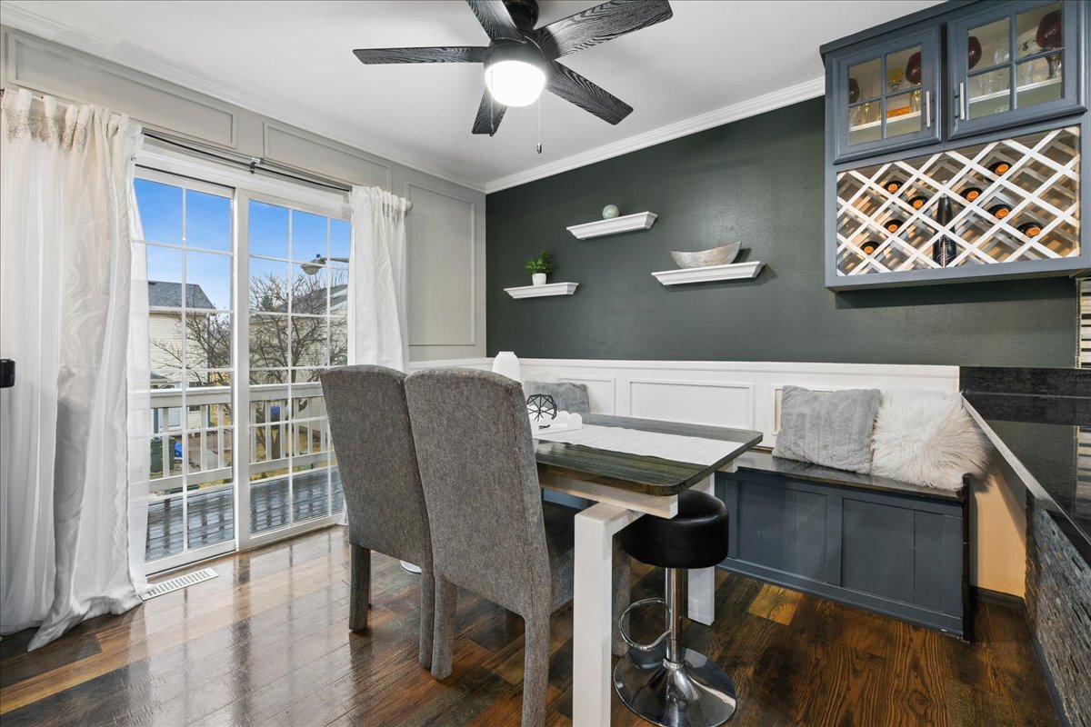 356 OGDEN FALLS Boulevard #356, Oswego, IL 60543