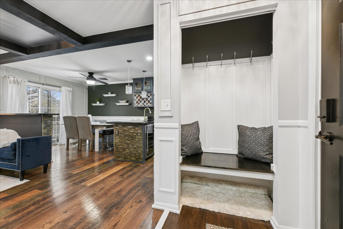 356 OGDEN FALLS Boulevard #356, Oswego, IL 60543