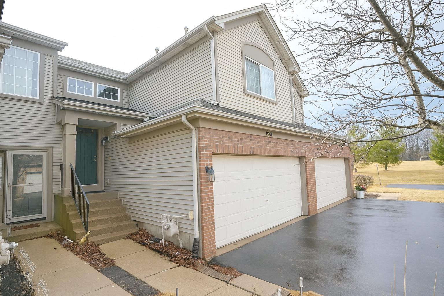 1051 PARKHILL Circle #1051, Aurora, IL 60502