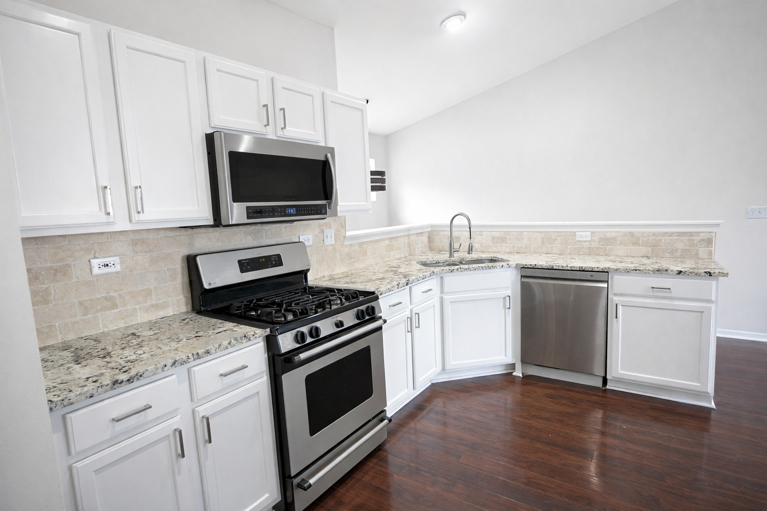 1051 PARKHILL Circle #1051, Aurora, IL 60502