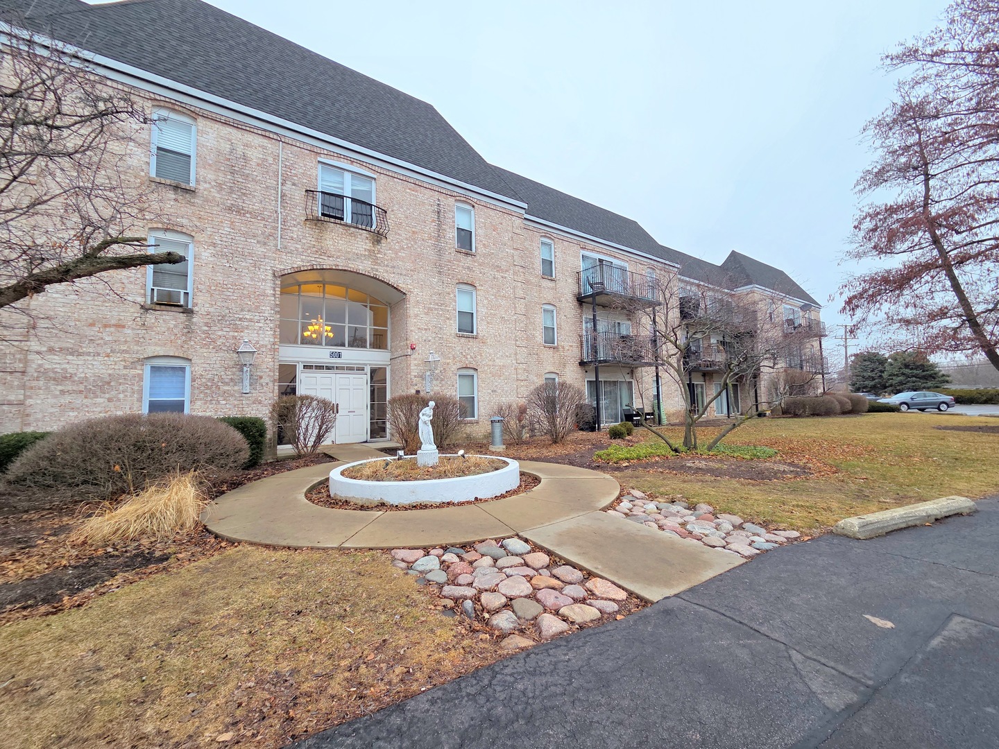 5001 Carriageway Drive #116, Rolling Meadows, IL 60008
