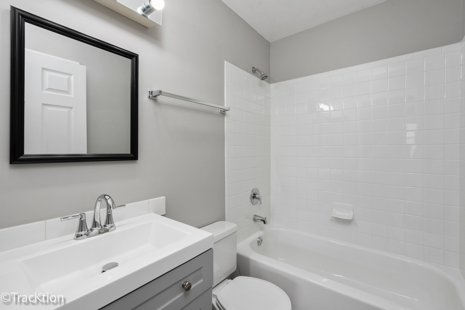 549 E Shag Bark Lane #E, Streamwood, IL 60107