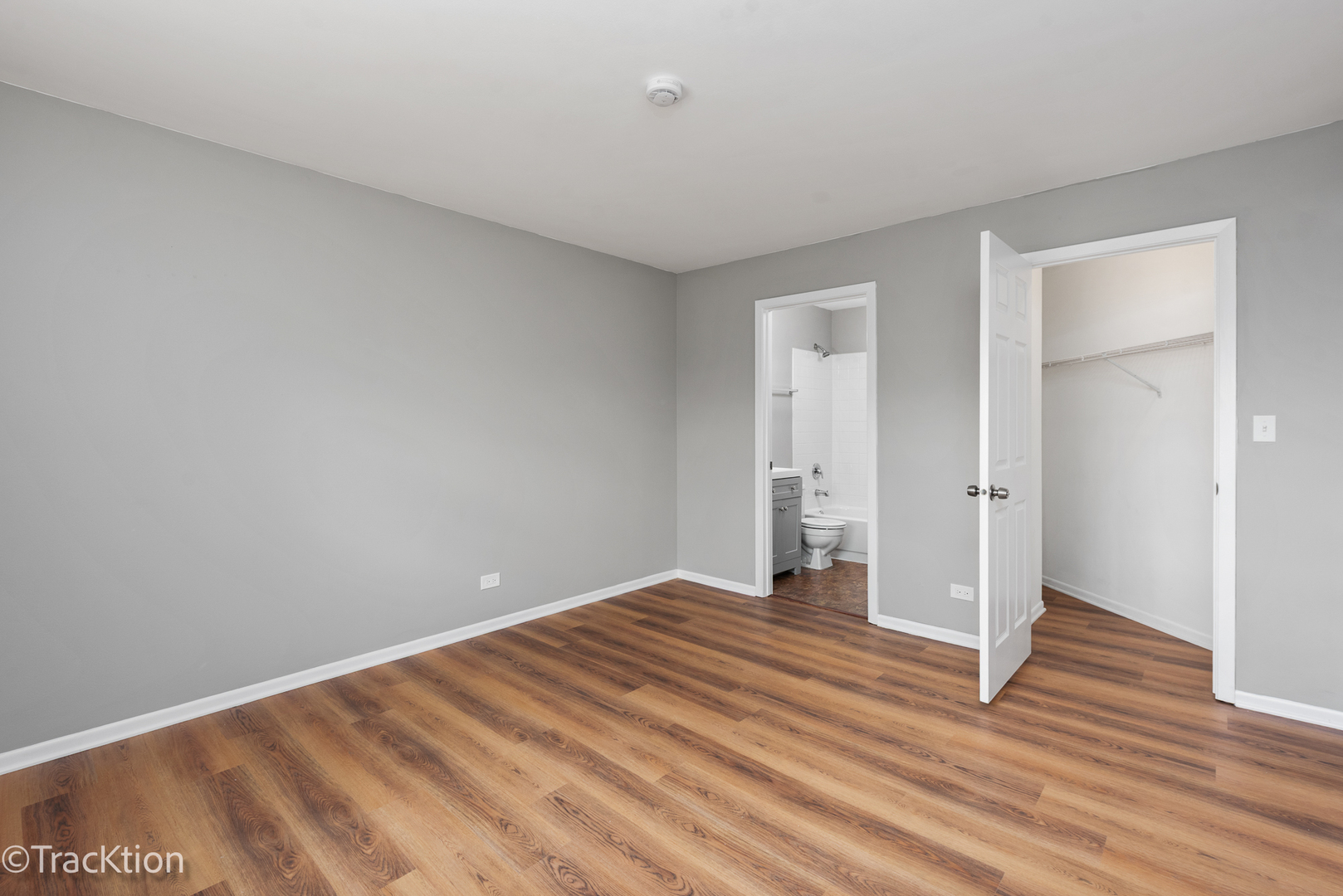 549 E Shag Bark Lane #E, Streamwood, IL 60107