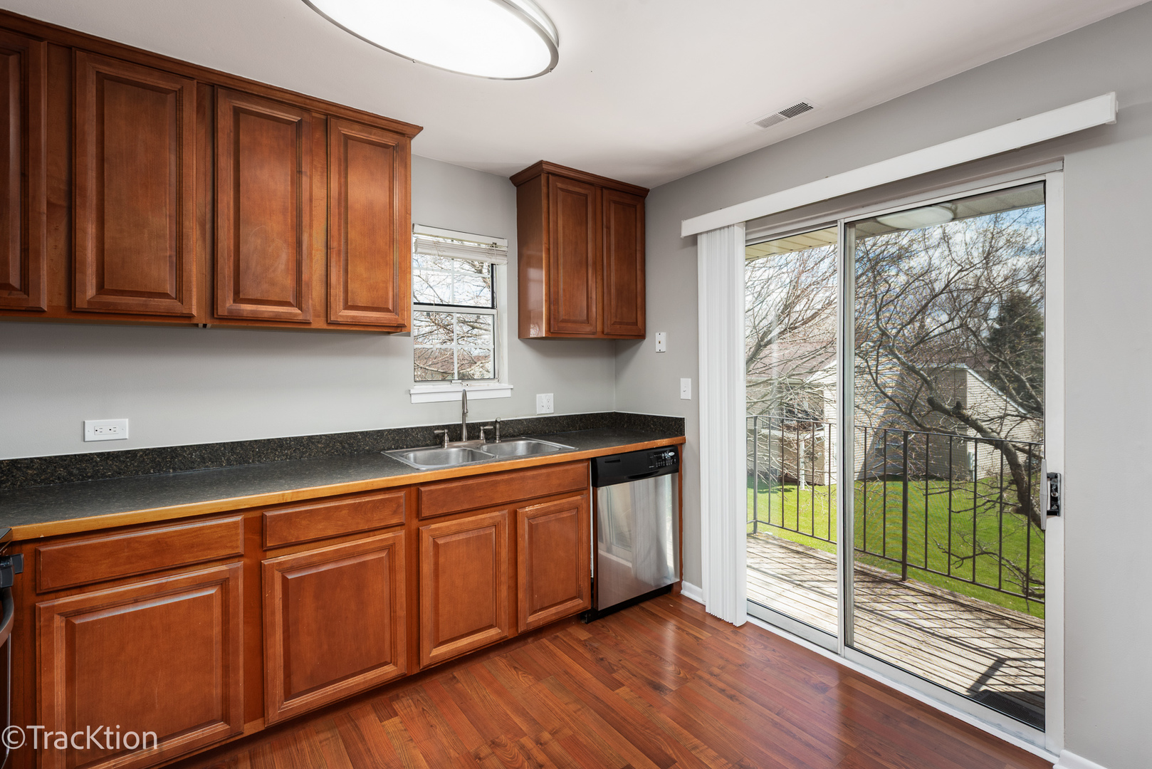 549 E Shag Bark Lane #E, Streamwood, IL 60107