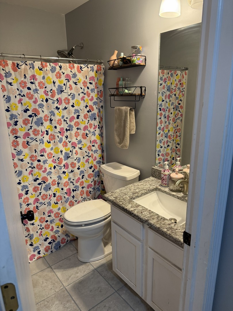 689 S Shannon Drive, Romeoville, IL 60446