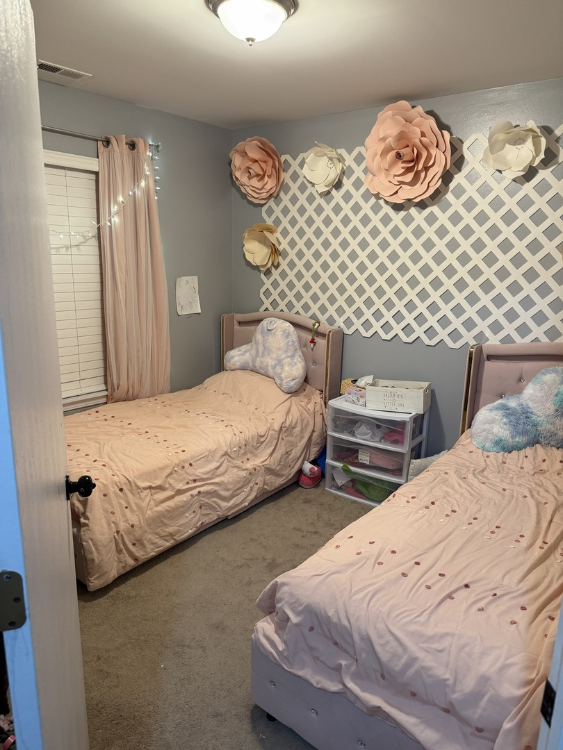 689 S Shannon Drive, Romeoville, IL 60446