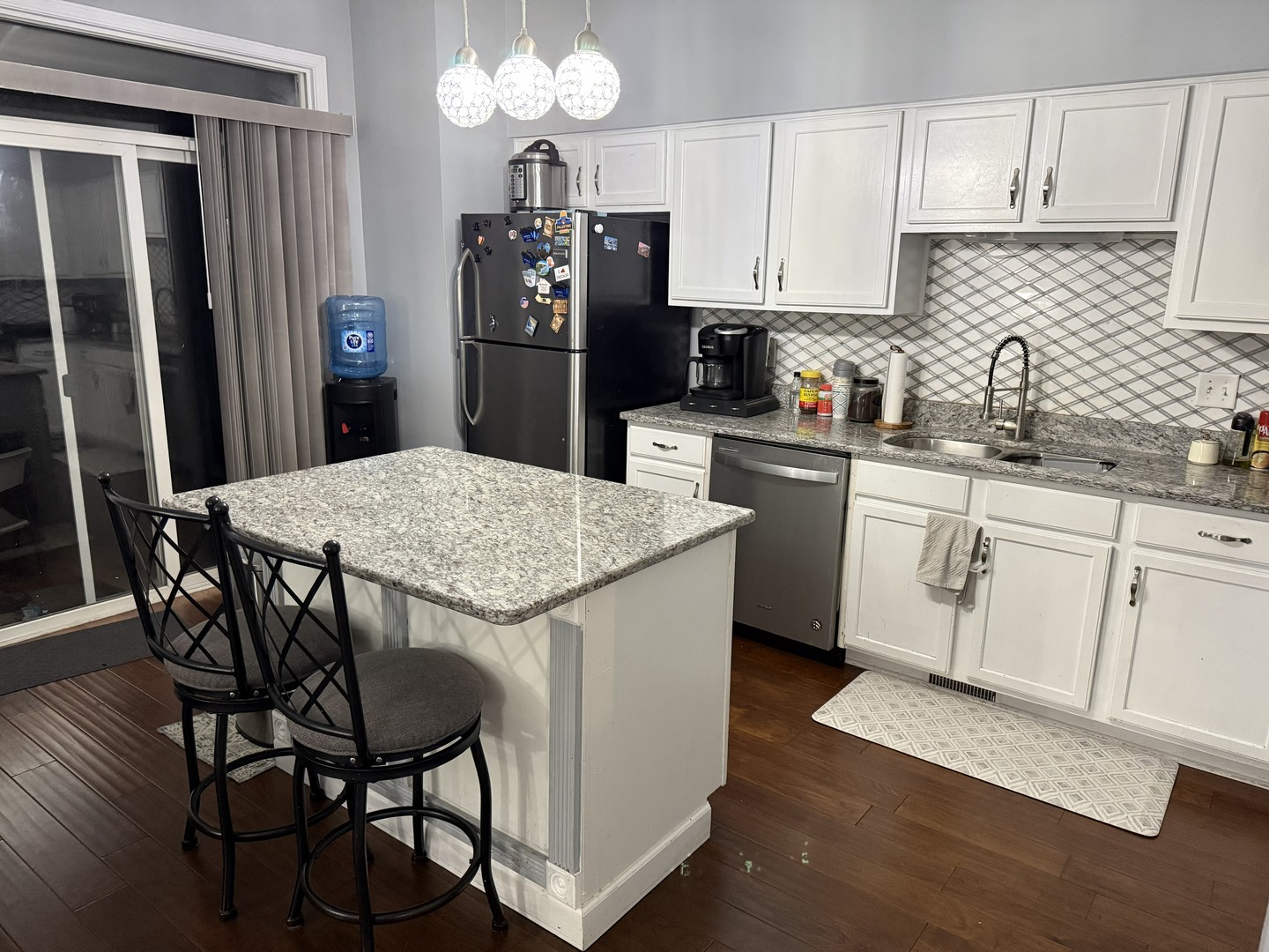 689 S Shannon Drive, Romeoville, IL 60446