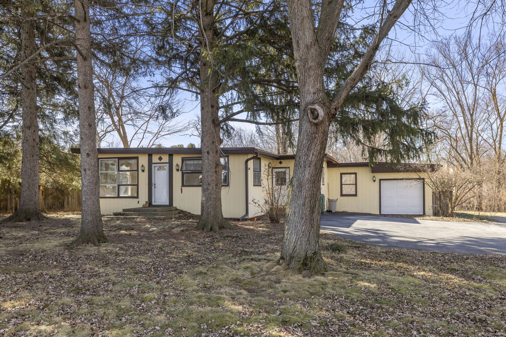 128 Harding Court, Glen Ellyn, IL 60137