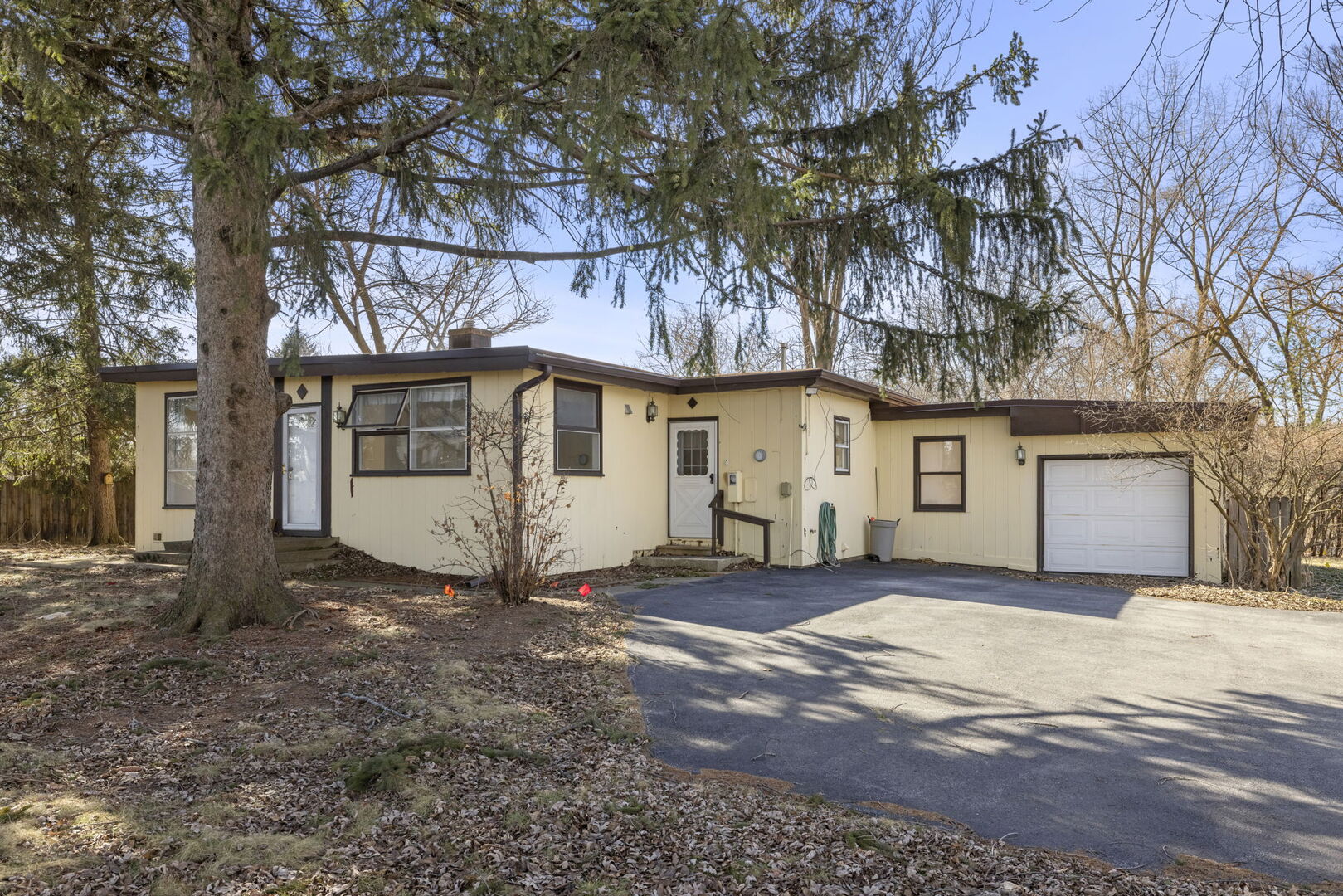 128 Harding Court, Glen Ellyn, IL 60137