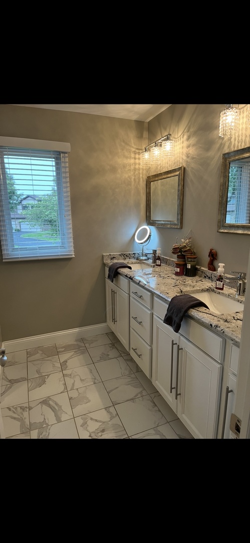 1810 Golf View Drive, Bartlett, IL 60103