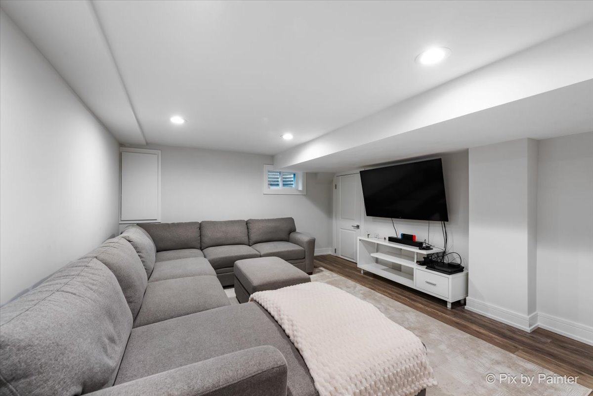 1214 E Suffield Drive, Arlington Heights, IL 60004