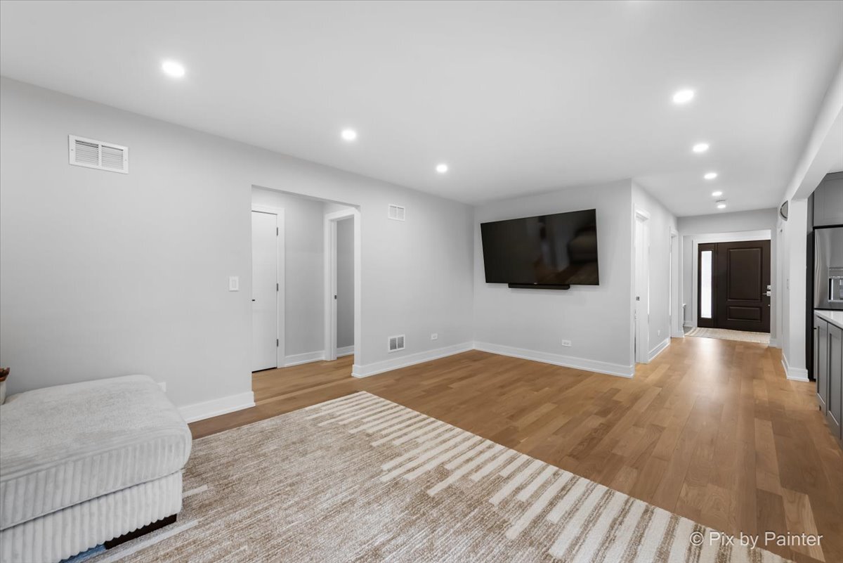 1214 E Suffield Drive, Arlington Heights, IL 60004