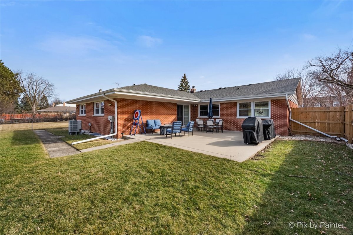 1214 E Suffield Drive, Arlington Heights, IL 60004