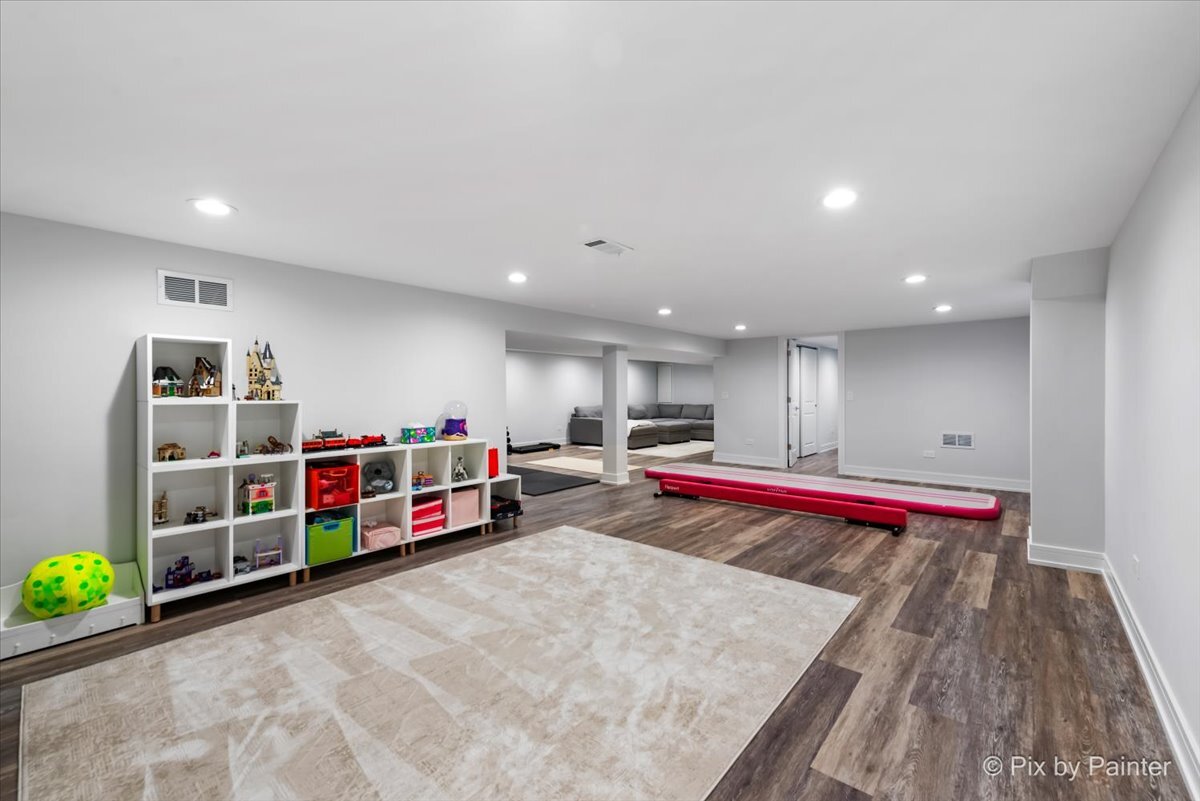 1214 E Suffield Drive, Arlington Heights, IL 60004