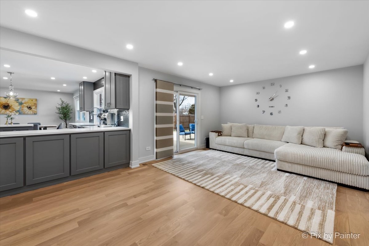 1214 E Suffield Drive, Arlington Heights, IL 60004