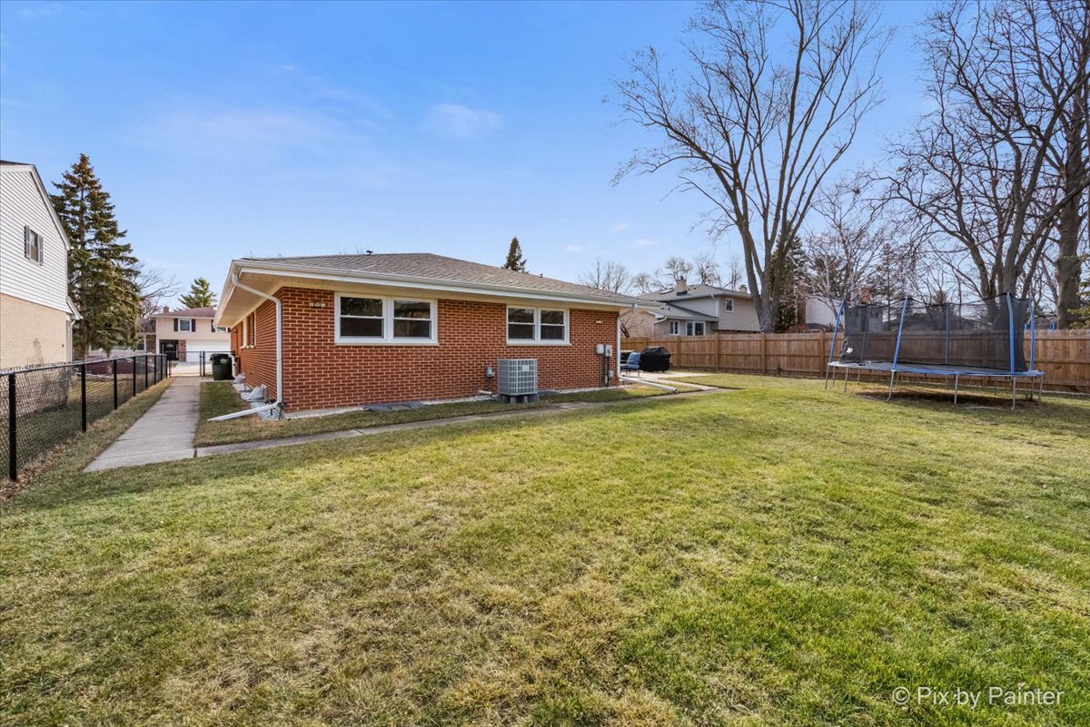 1214 E Suffield Drive, Arlington Heights, IL 60004