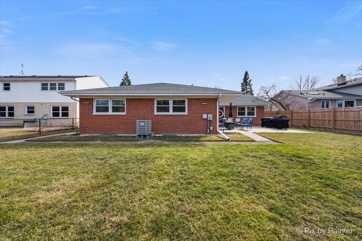 1214 E Suffield Drive, Arlington Heights, IL 60004