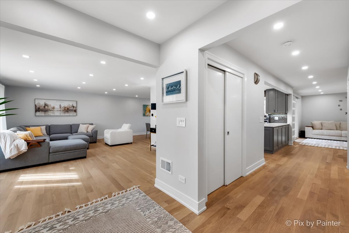 1214 E Suffield Drive, Arlington Heights, IL 60004