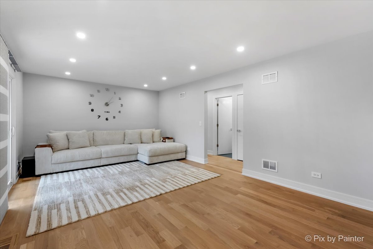 1214 E Suffield Drive, Arlington Heights, IL 60004