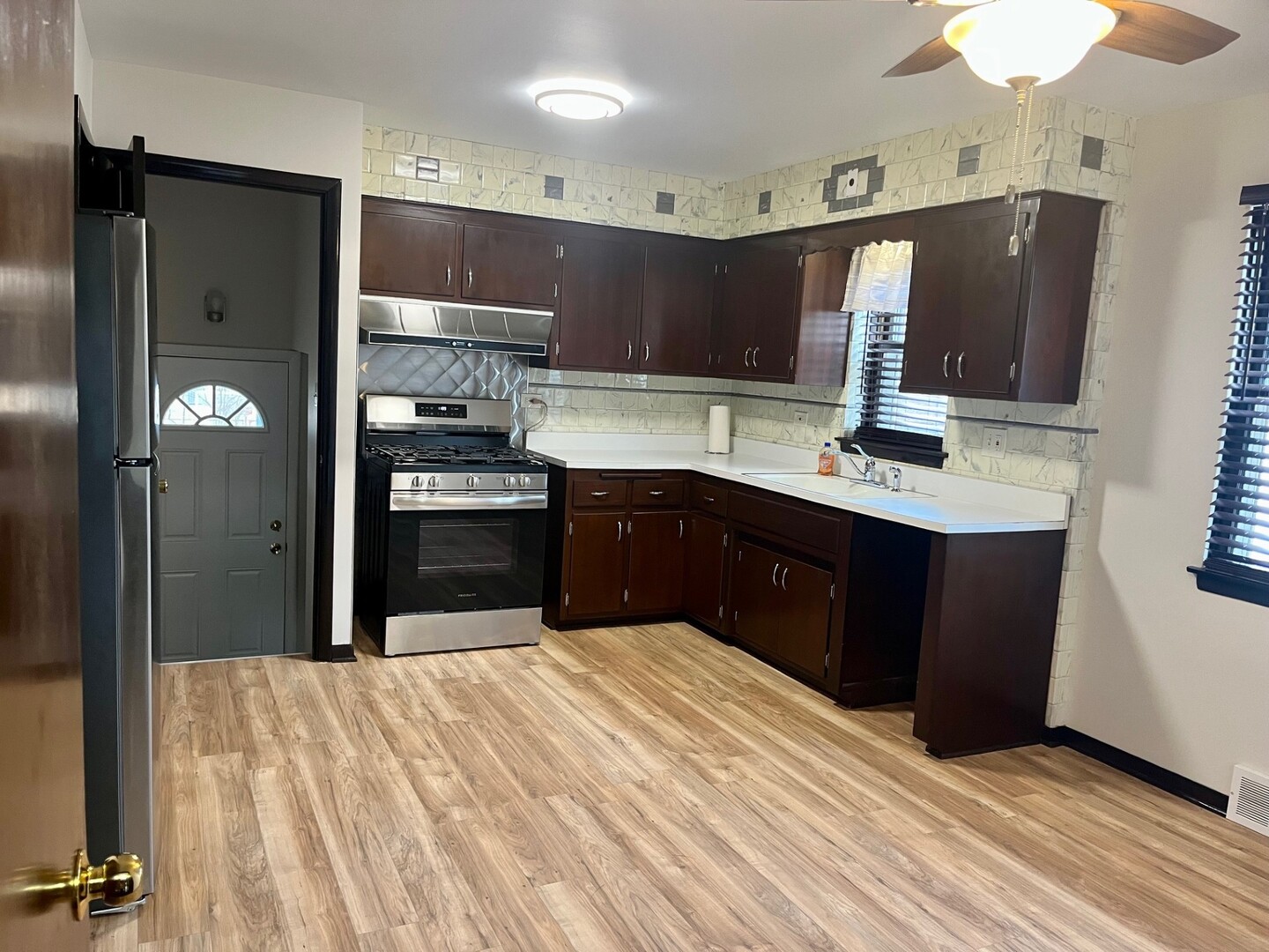 4025 Elmwood Avenue, Stickney, IL 60402