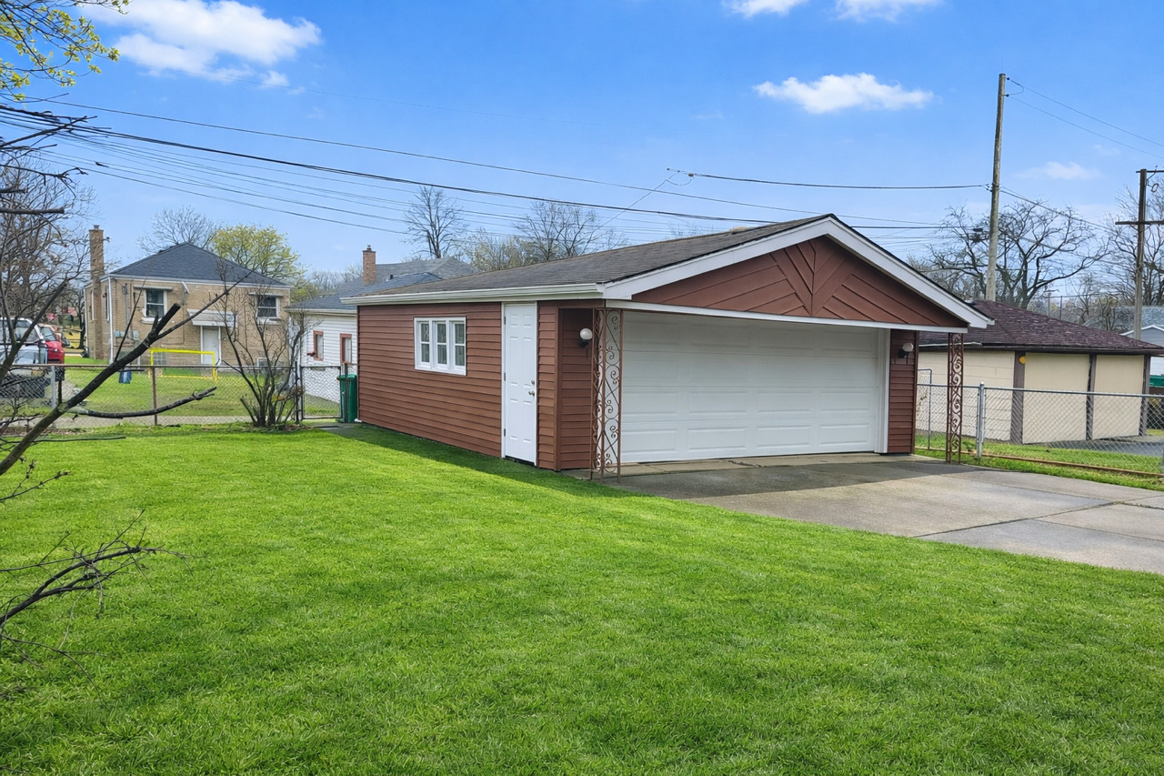 4025 Elmwood Avenue, Stickney, IL 60402