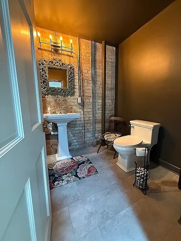 205 W Galena Boulevard, Aurora, IL 60506