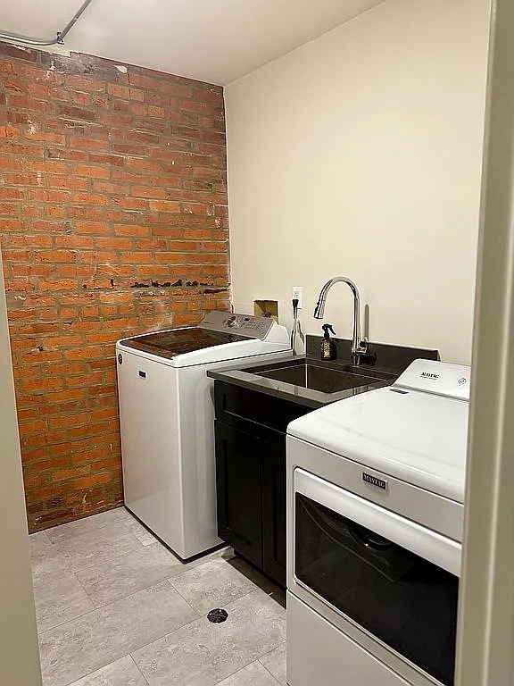 205 W Galena Boulevard, Aurora, IL 60506