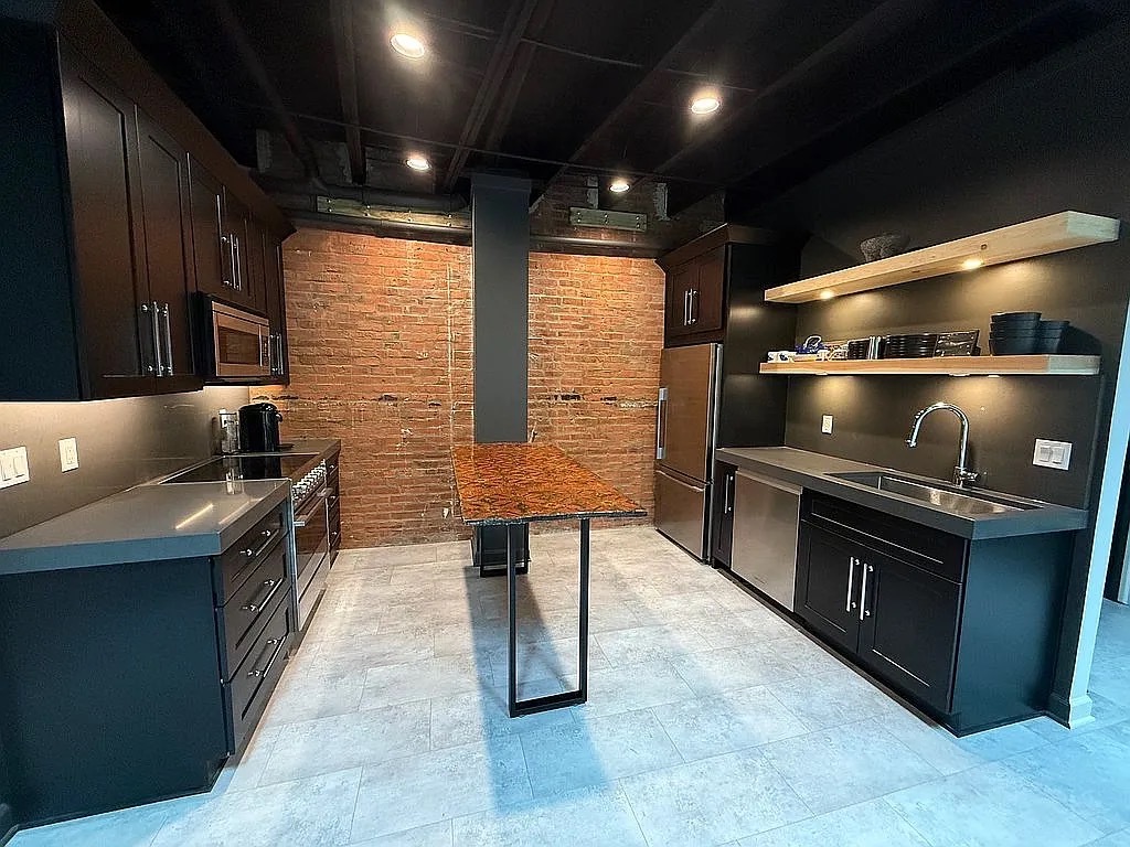 205 W Galena Boulevard, Aurora, IL 60506