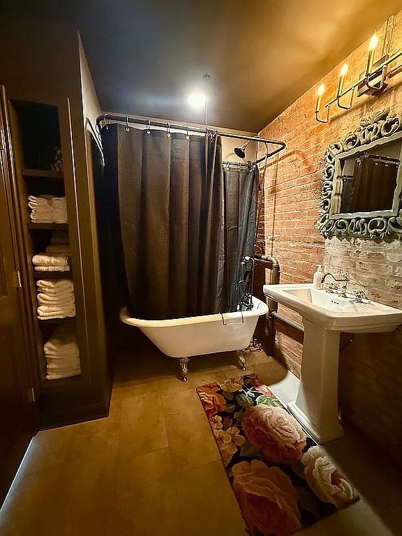 205 W Galena Boulevard, Aurora, IL 60506