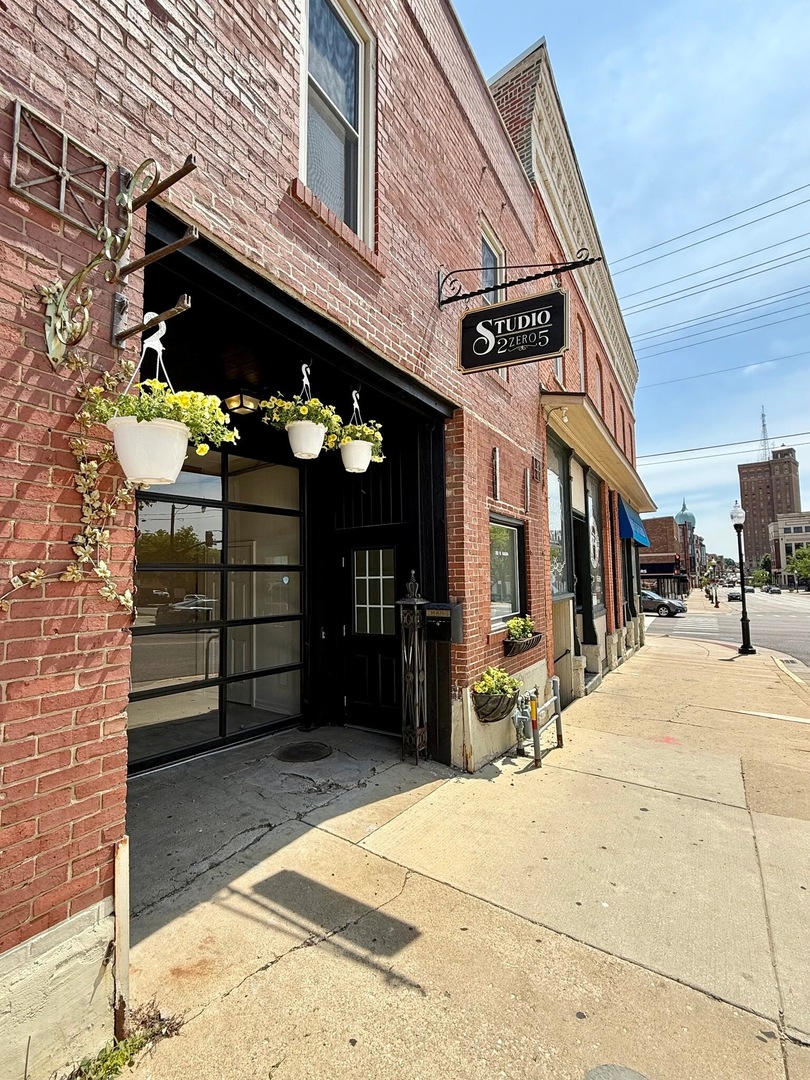 205 W Galena Boulevard, Aurora, IL 60506