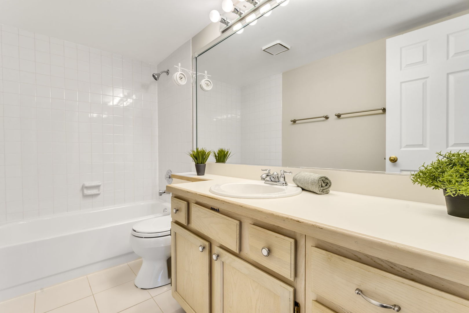 741 Old Creek Court, Elk Grove Village, IL 60007