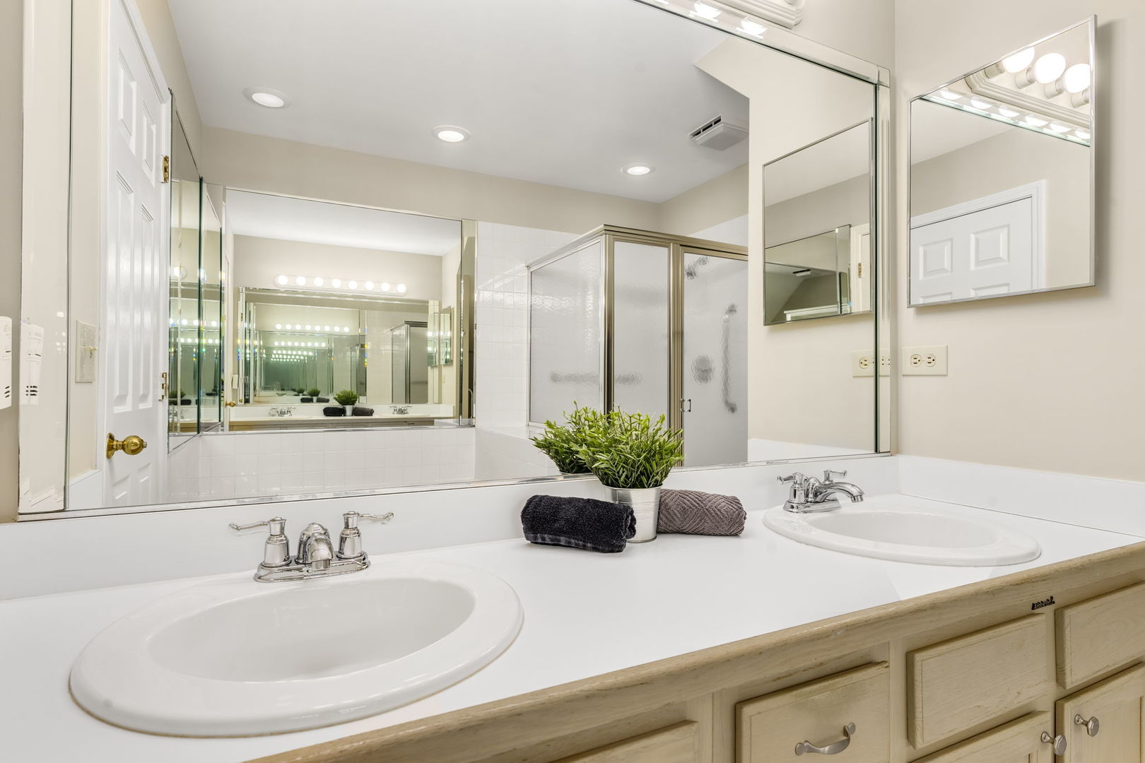 741 Old Creek Court, Elk Grove Village, IL 60007