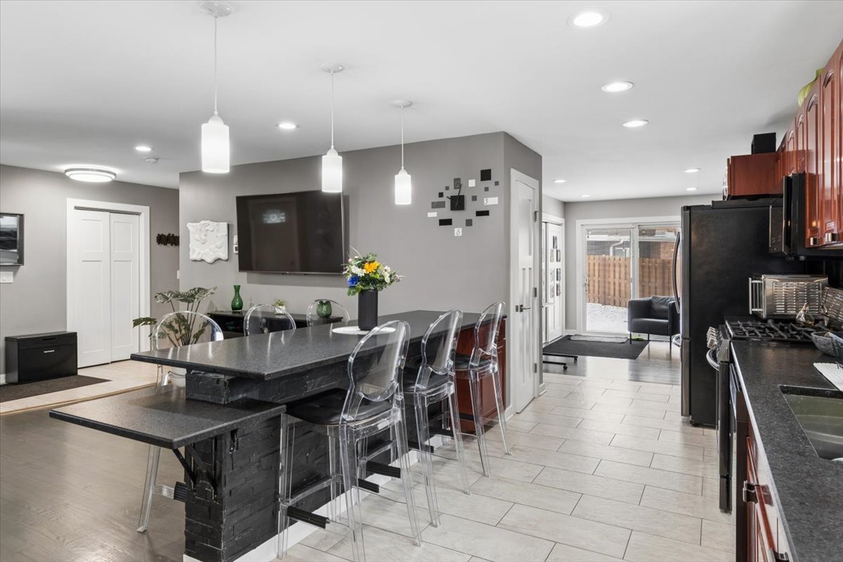 1109 S Edson Avenue, Lombard, IL 60148