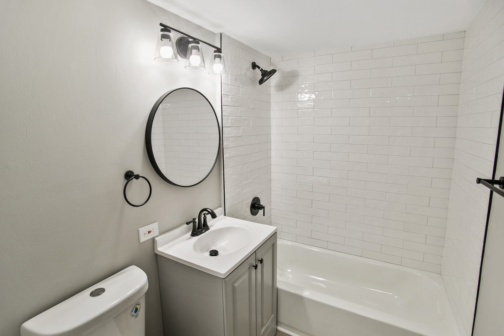 555 N Cherry Drive, Glenwood, IL 60425