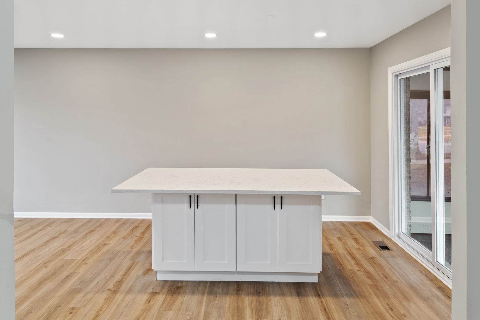 555 N Cherry Drive, Glenwood, IL 60425