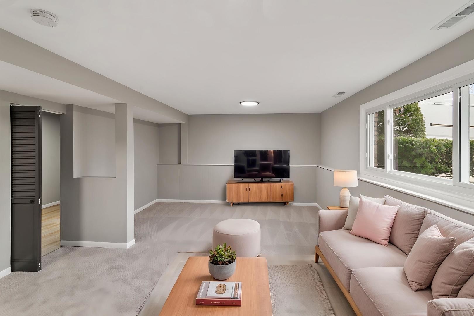 555 N Cherry Drive, Glenwood, IL 60425