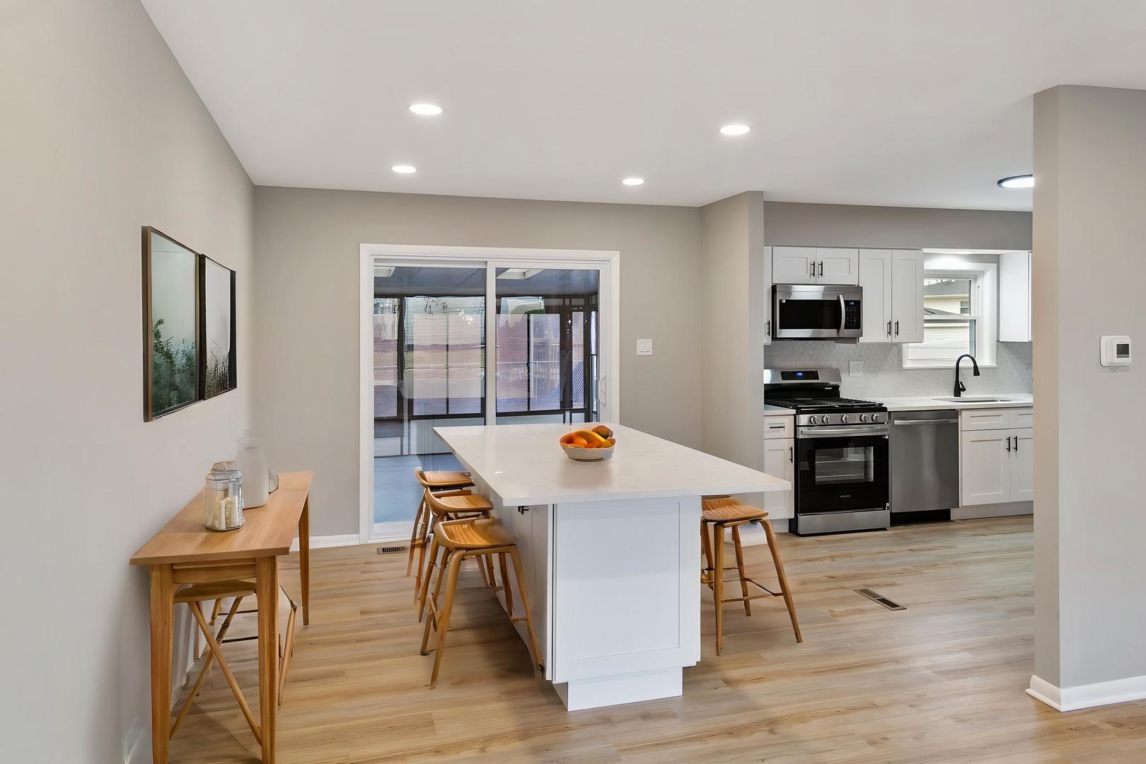 555 N Cherry Drive, Glenwood, IL 60425