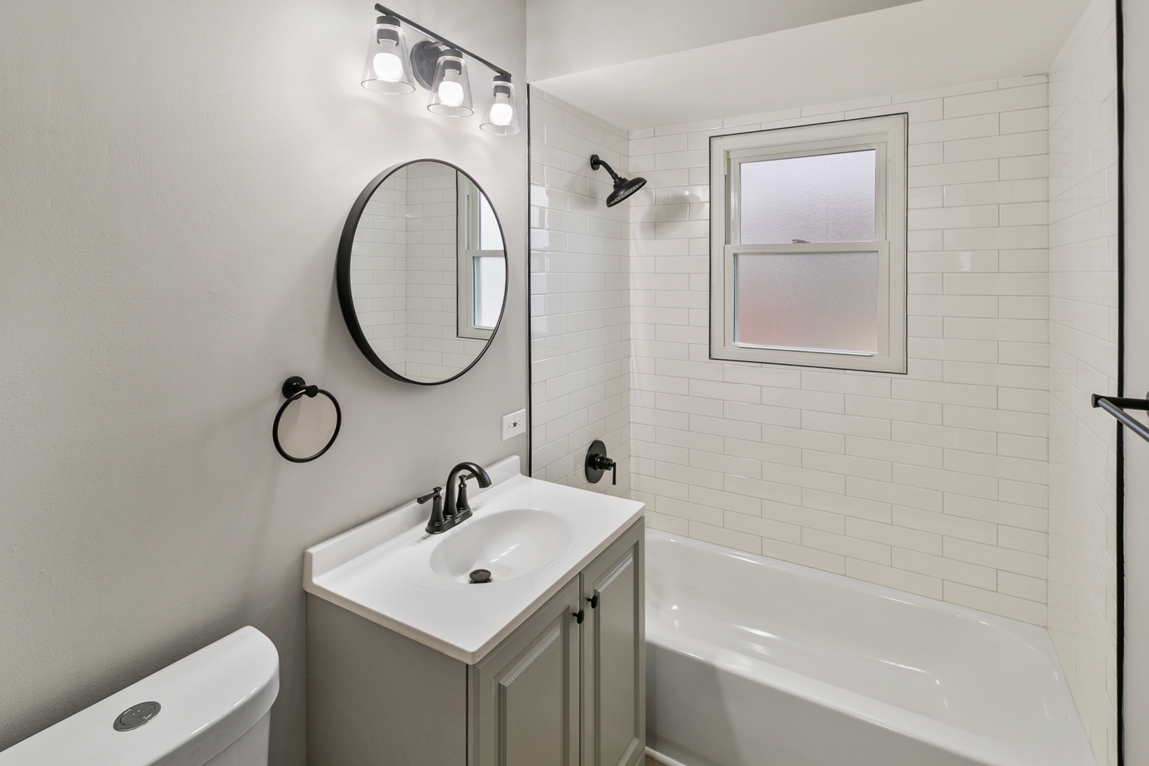 555 N Cherry Drive, Glenwood, IL 60425