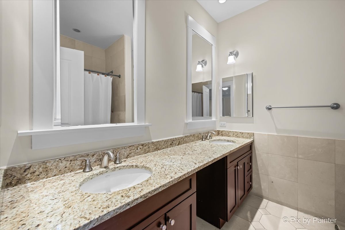 2352 W Wilson Avenue #2E, Chicago, IL 60625