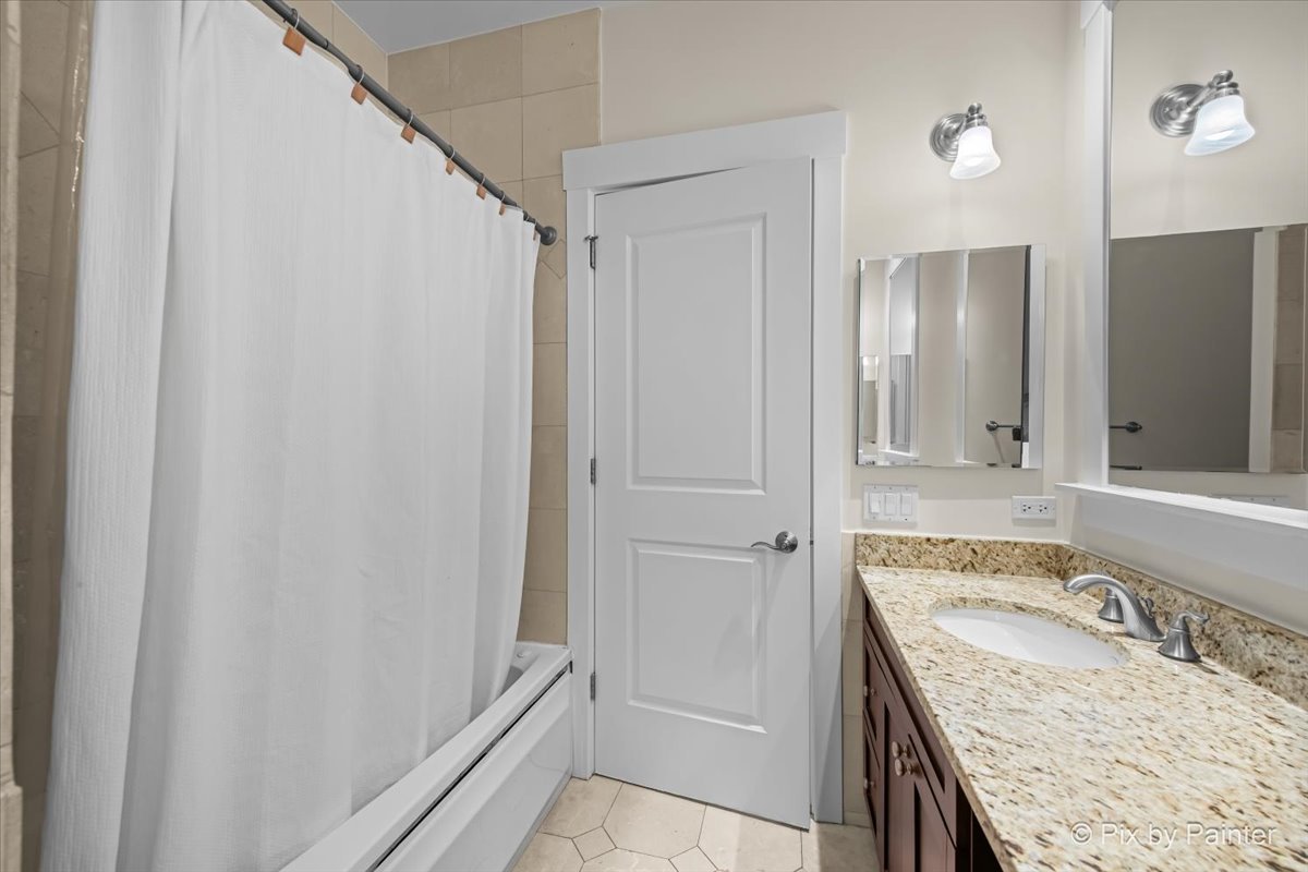 2352 W Wilson Avenue #2E, Chicago, IL 60625