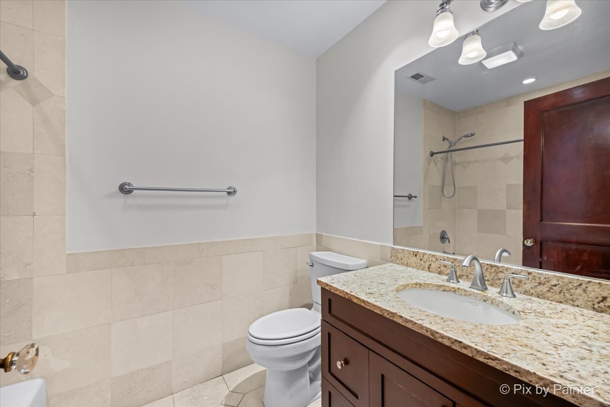 2352 W Wilson Avenue #2E, Chicago, IL 60625