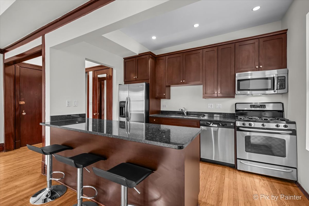 2352 W Wilson Avenue #2E, Chicago, IL 60625