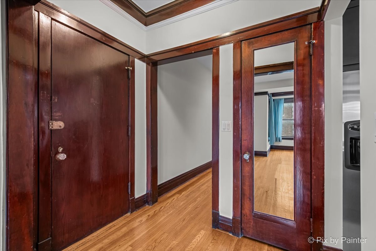 2352 W Wilson Avenue #2E, Chicago, IL 60625